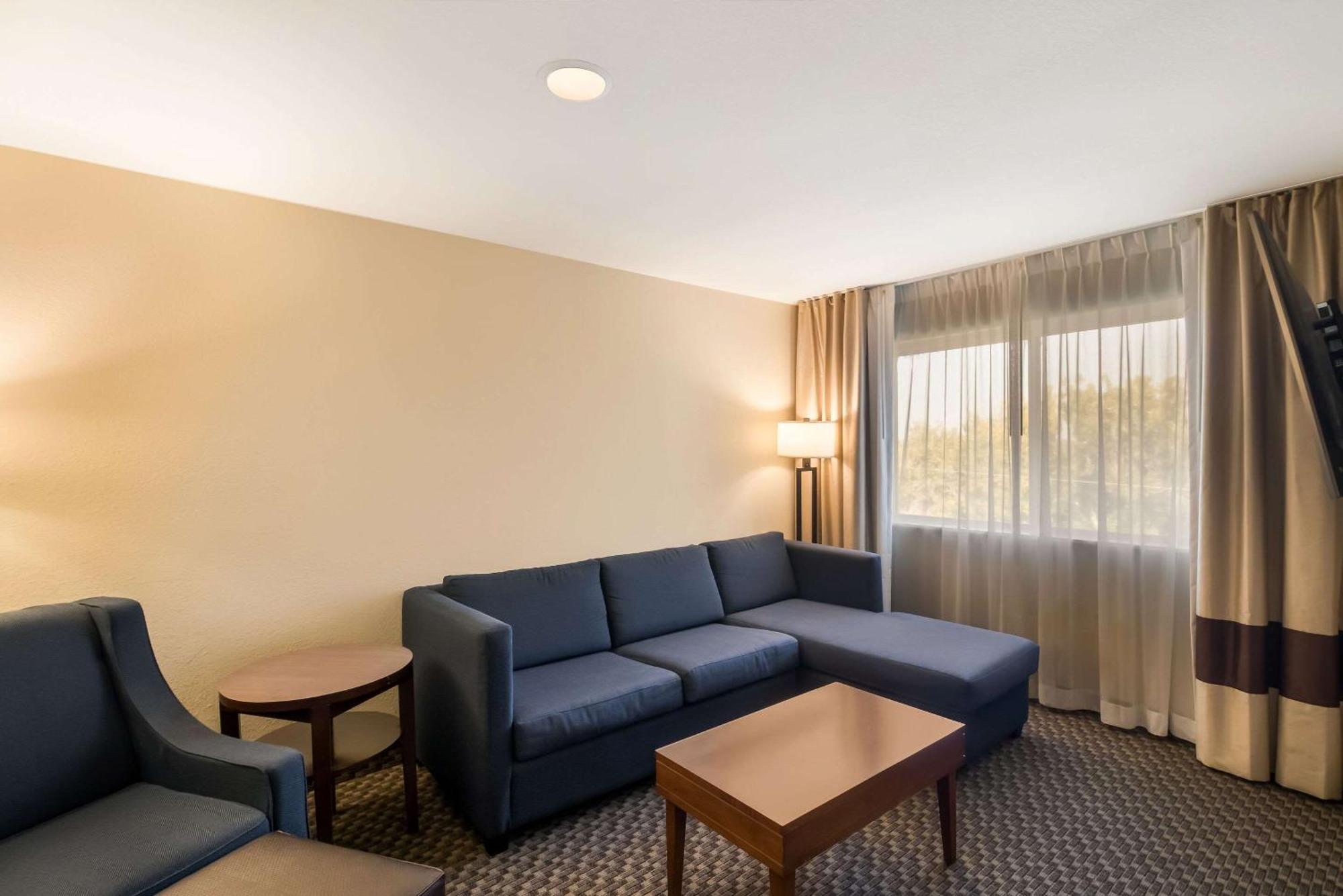 Comfort Inn Fort Morgan Bagian luar foto